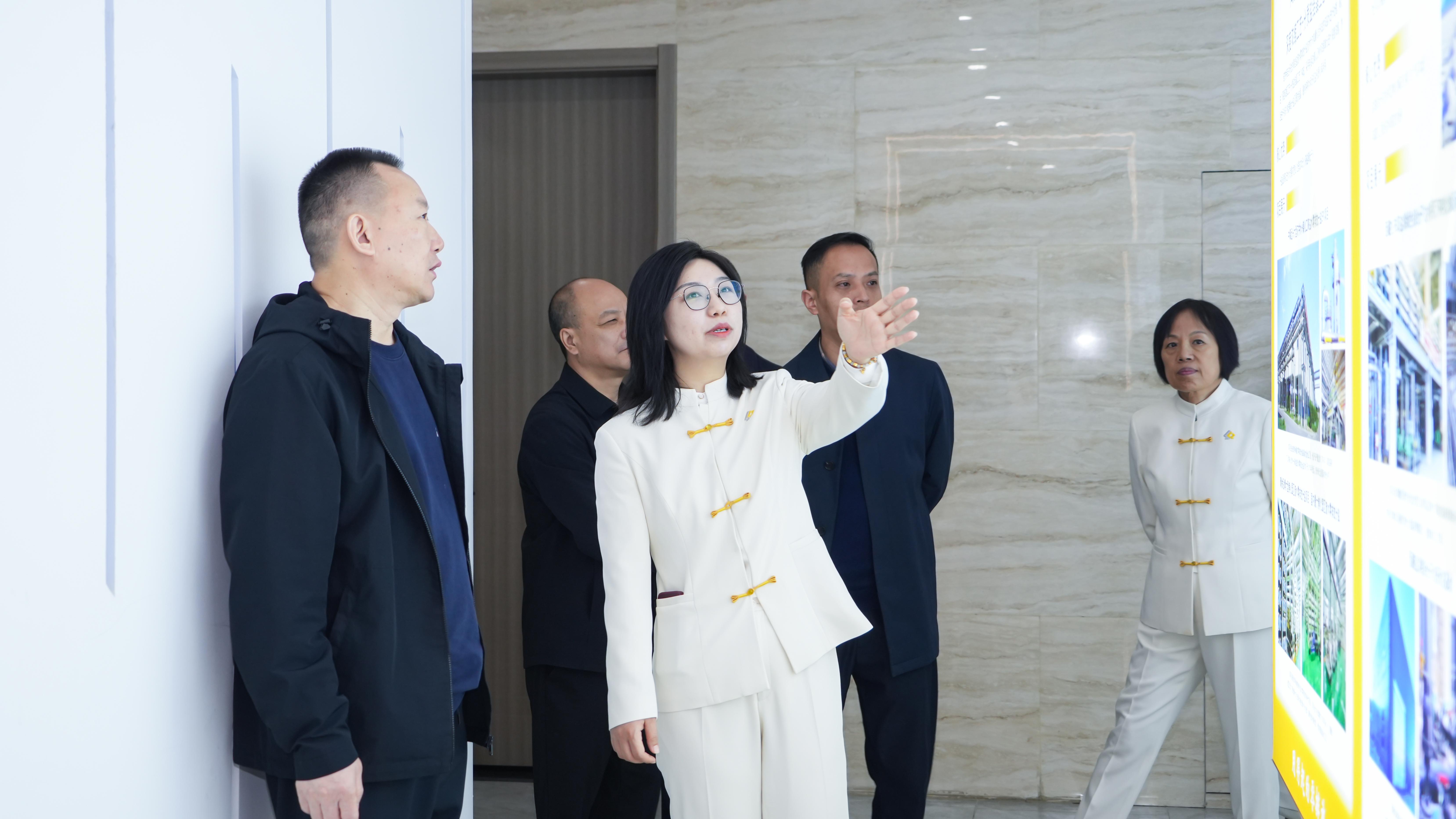 倍头条 | 遂宁市大英县政府向导莅临杏宇娱乐考察旅行 
